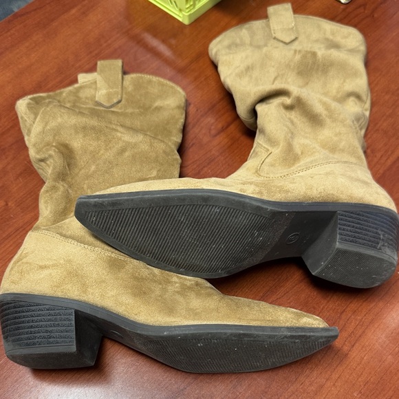 American Eagle Outfitters Shoes - American eagle cowboy boots size 6 // 031425